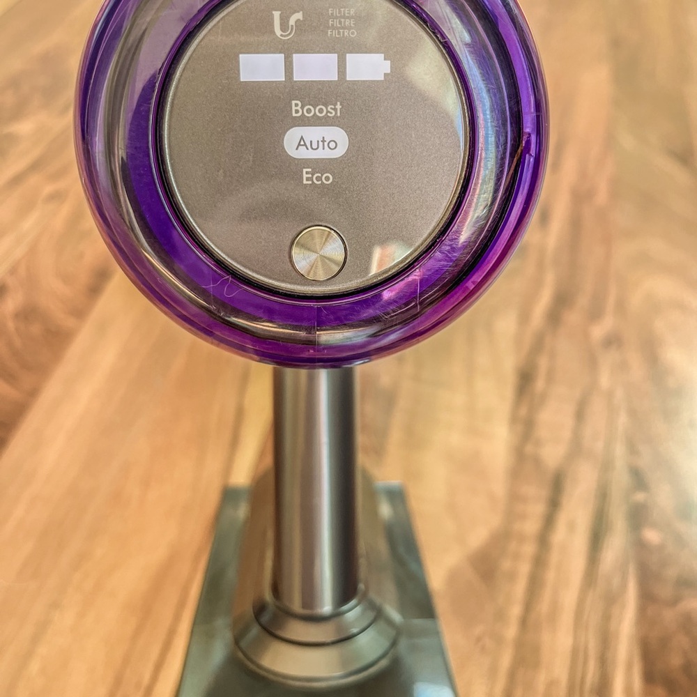 Dyson V11 High-Performance Cordless Vacuum Excellent Condition
